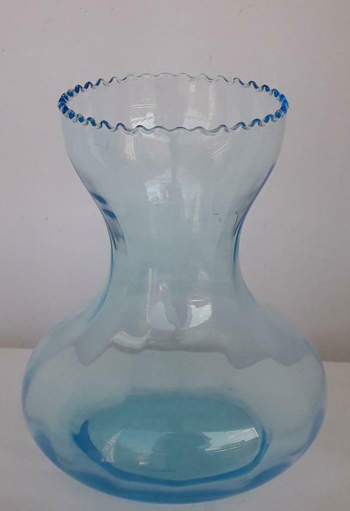 Vaas glas - Licht blauw met gekartelde rand, Ophalen of Verzenden, Zo goed als nieuw, Blauw, Glas