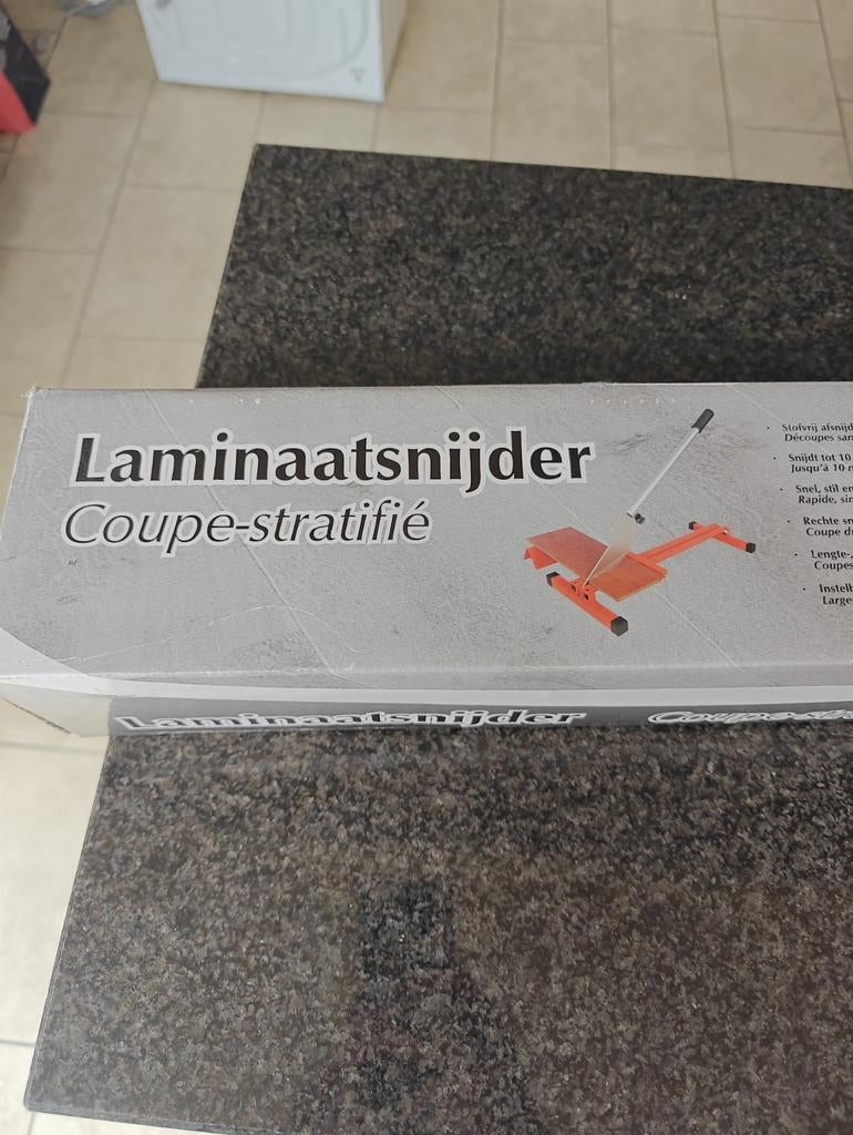 Laminaat snijder, Enlèvement