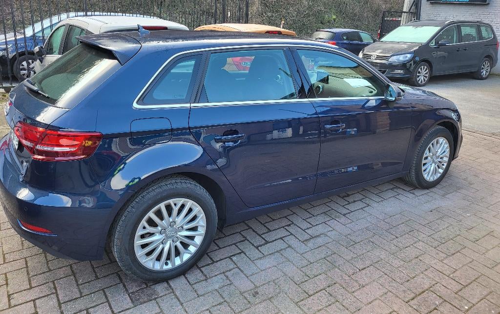 Voiture, Euro 6, Noir, 5 portes, Automatique