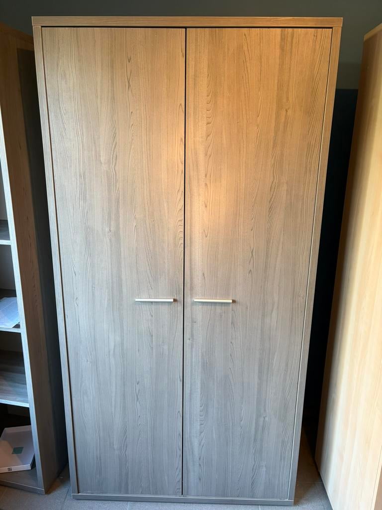 Degelijke (kleer)kast met leggers, Huis en Inrichting, Kasten | Kleerkasten, Ophalen, 100 tot 150 cm, Grenenhout, 150 tot 200 cm