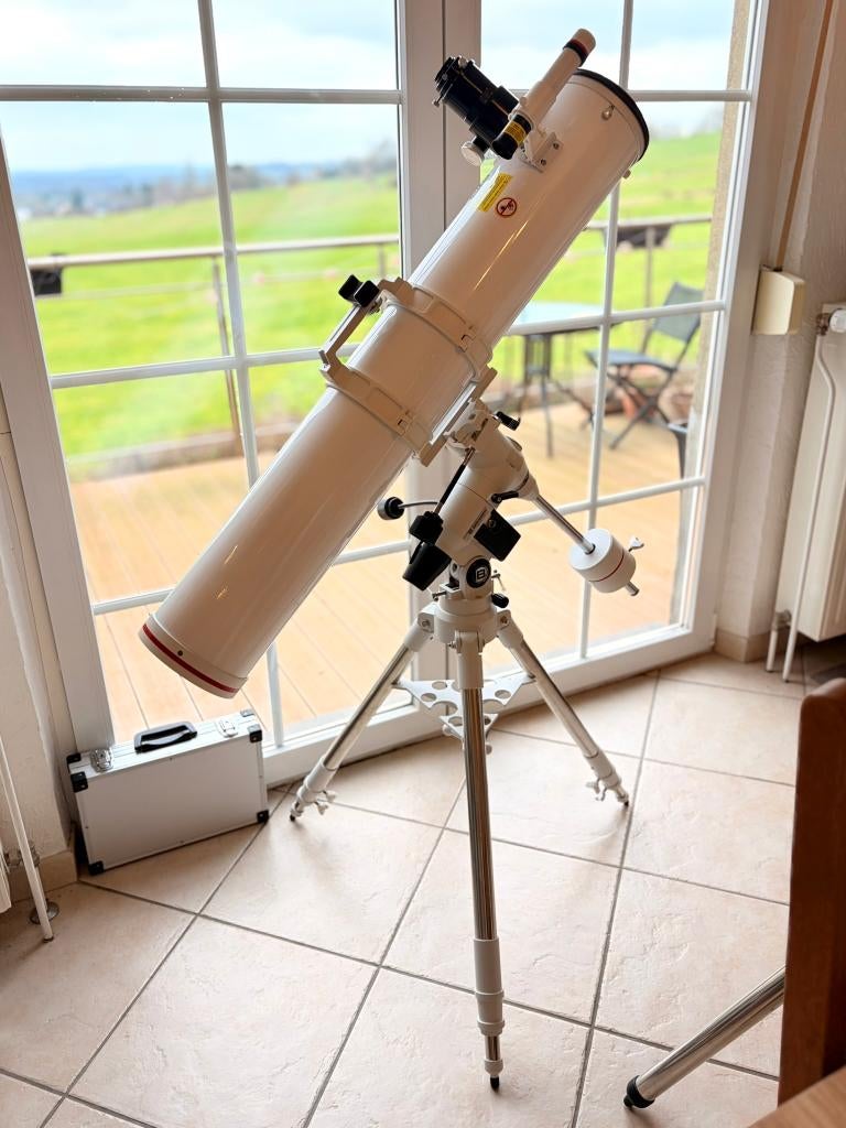 Téléscope Bresser 150/1200 EXO-2, Neuf, Télescope réflecteur (miroirs), Avec trépied, Enlèvement