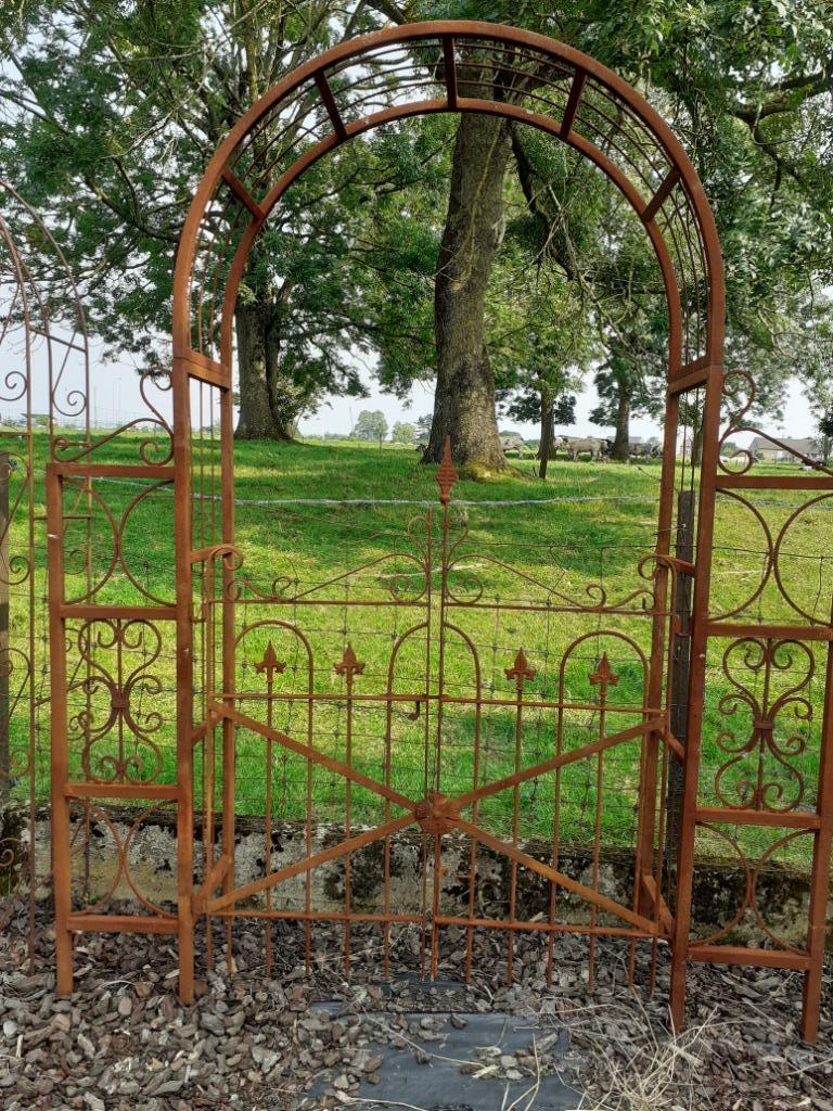 Grande arche , arcade avec barrière en fer forgé, Jardin & Terrasse, Enlèvement, Neuf