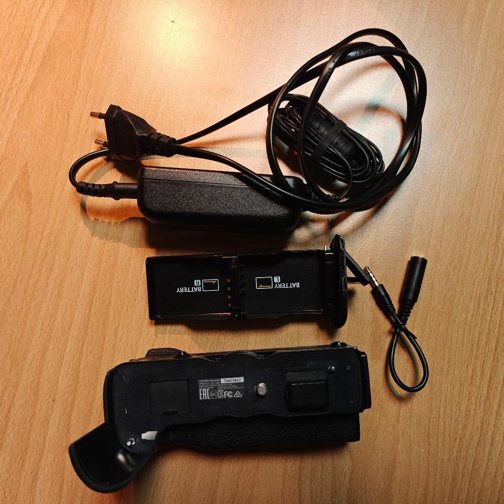 VPB-XT2 grip met 220v adapter & headjack, Audio, Tv en Foto, Fotocamera's Digitaal, Verzenden, Zo goed als nieuw, Fuji
