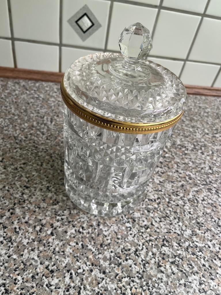 vase en cristal taillé avec un couvercle et un bord doré., Enlèvement ou Envoi, Comme neuf