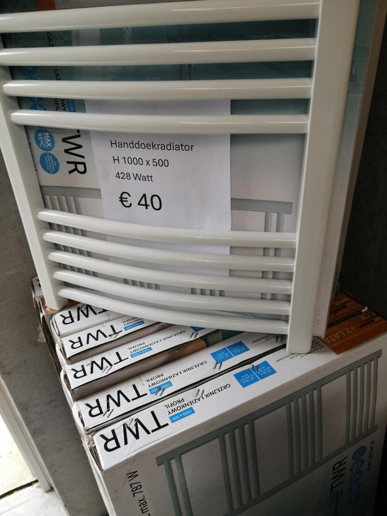 Handdoekradiator H 1000 x 500 428W op=op (PROMO), Ophalen, Nieuw, Radiator