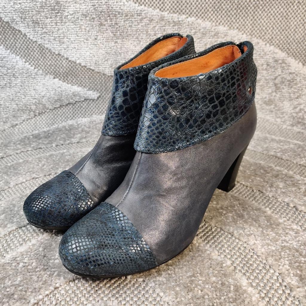 Enkellaarsjes blauw-geschubt leder Brako maat EUR 41, Kleding | Dames, Ophalen of Verzenden, Blauw