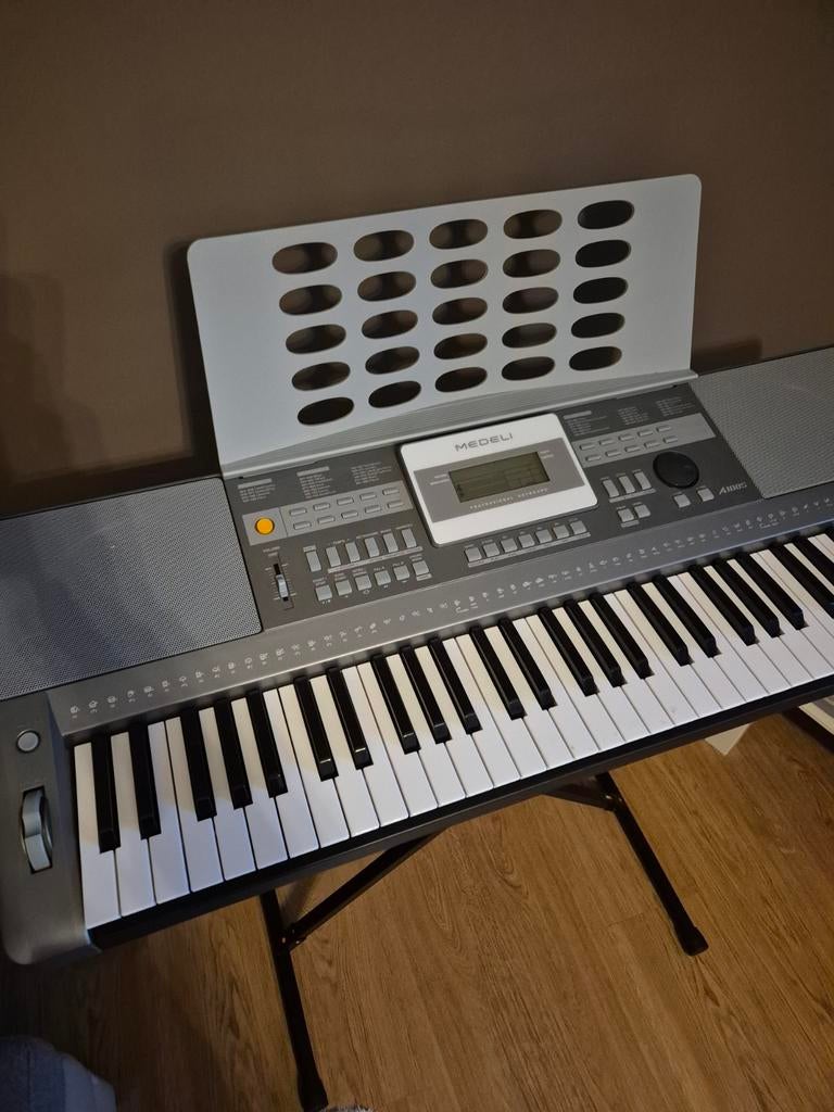 Medeli keyboard met staag, Muziek en Instrumenten, Ophalen, Zo goed als nieuw, Medeli