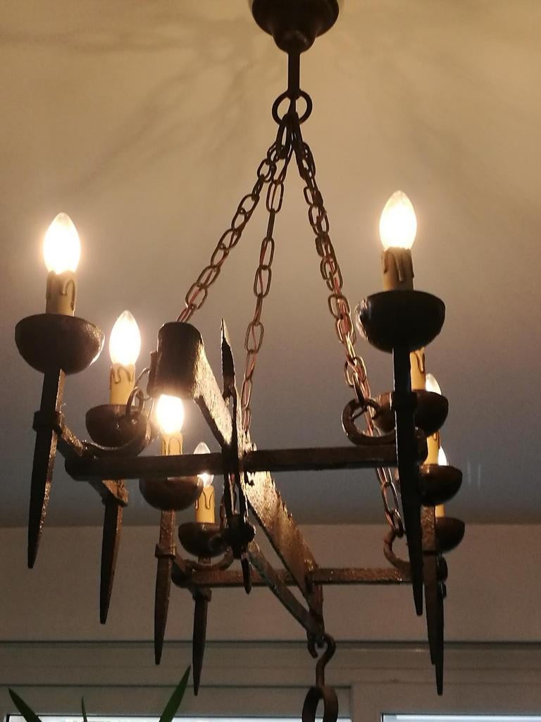 Lustre médiéval artisanal en fer forgé 8 lampes, Enlèvement, Utilisé, Bois, Rustique, fermette