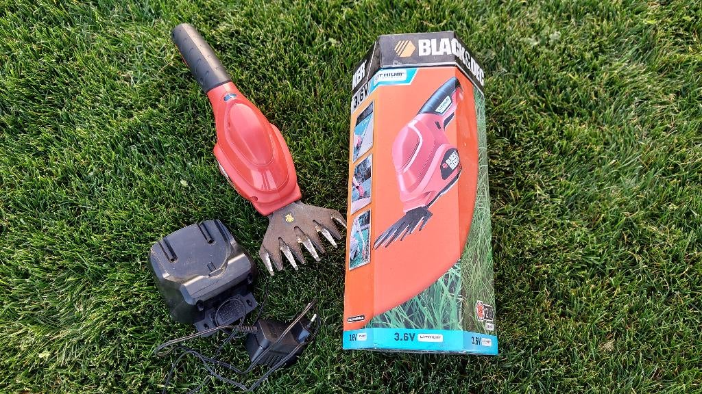 Buxushout/randsnijder op batterijen, Ophalen, Gebruikt, Accu, Black & Decker