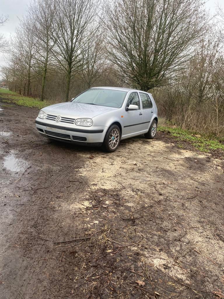 Volkswagen golf 4, Auto's, Volkswagen, Voorwielaandrijving, Stof, Zwart, Handgeschakeld