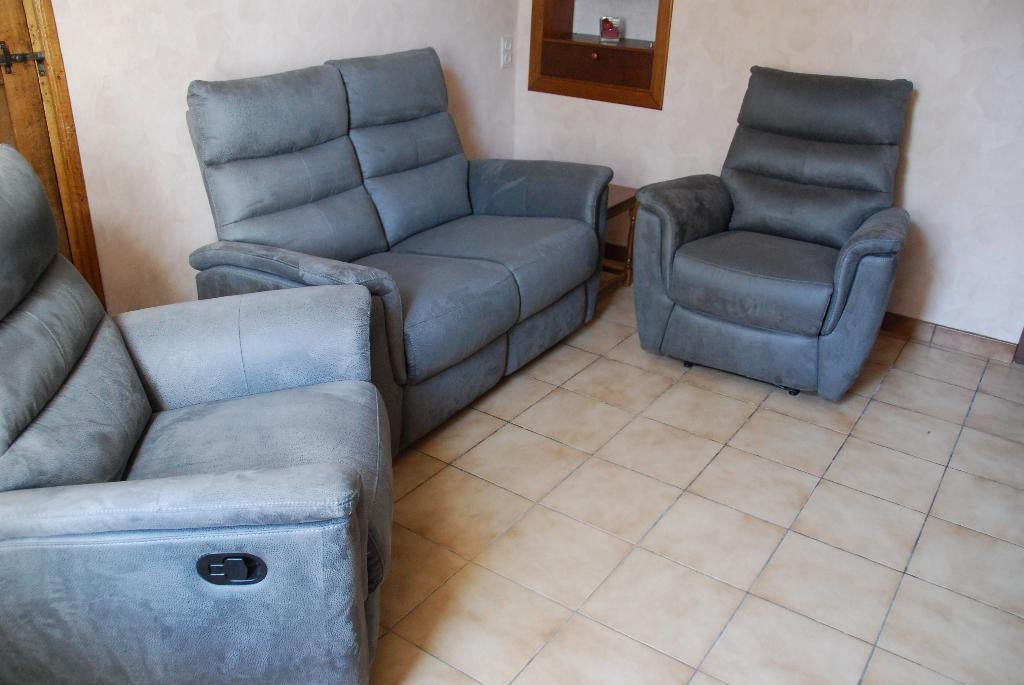 300€ Salon 2 places et 2 fauteuils 1 place  Très peu utilisé, 75 à 100 cm, Comme neuf, Enlèvement, Autres matériaux