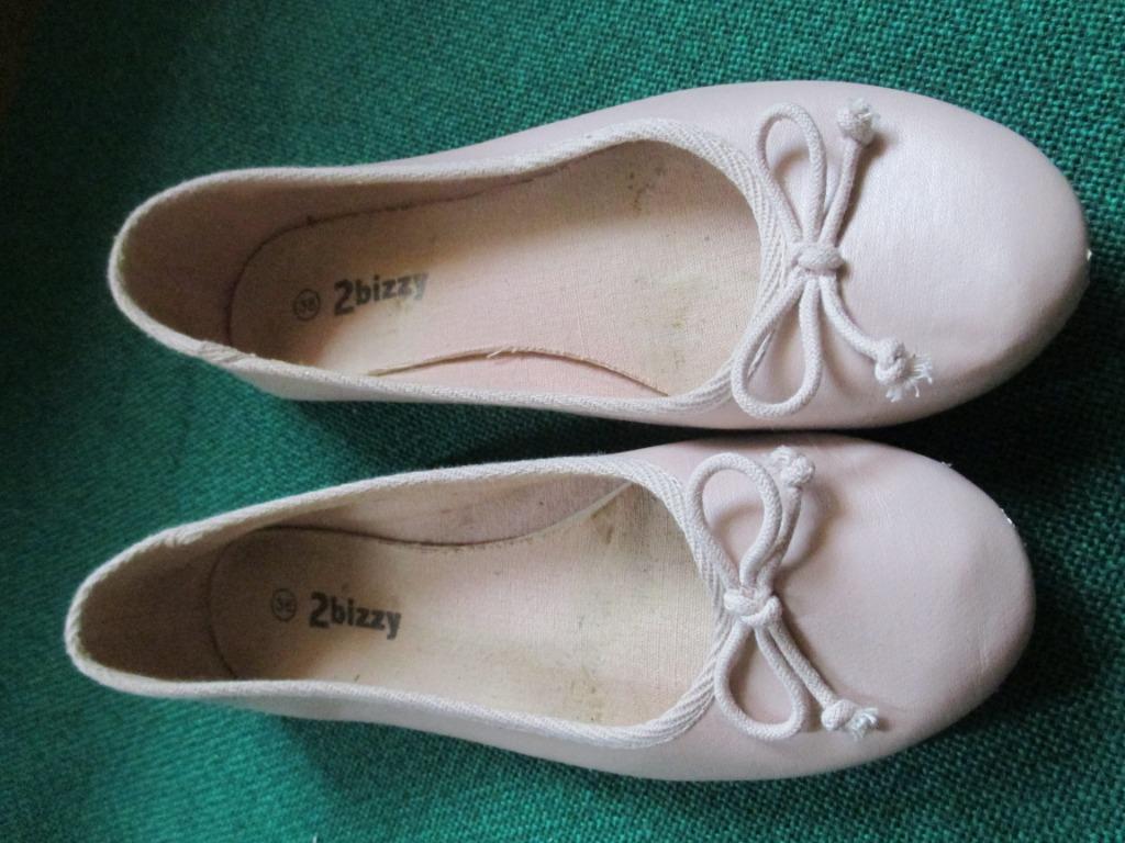 ballerines beiges 2 bizzy taille 38, Vêtements | Femmes, Chaussures, Porté, Ballerines, Beige, Enlèvement ou Envoi