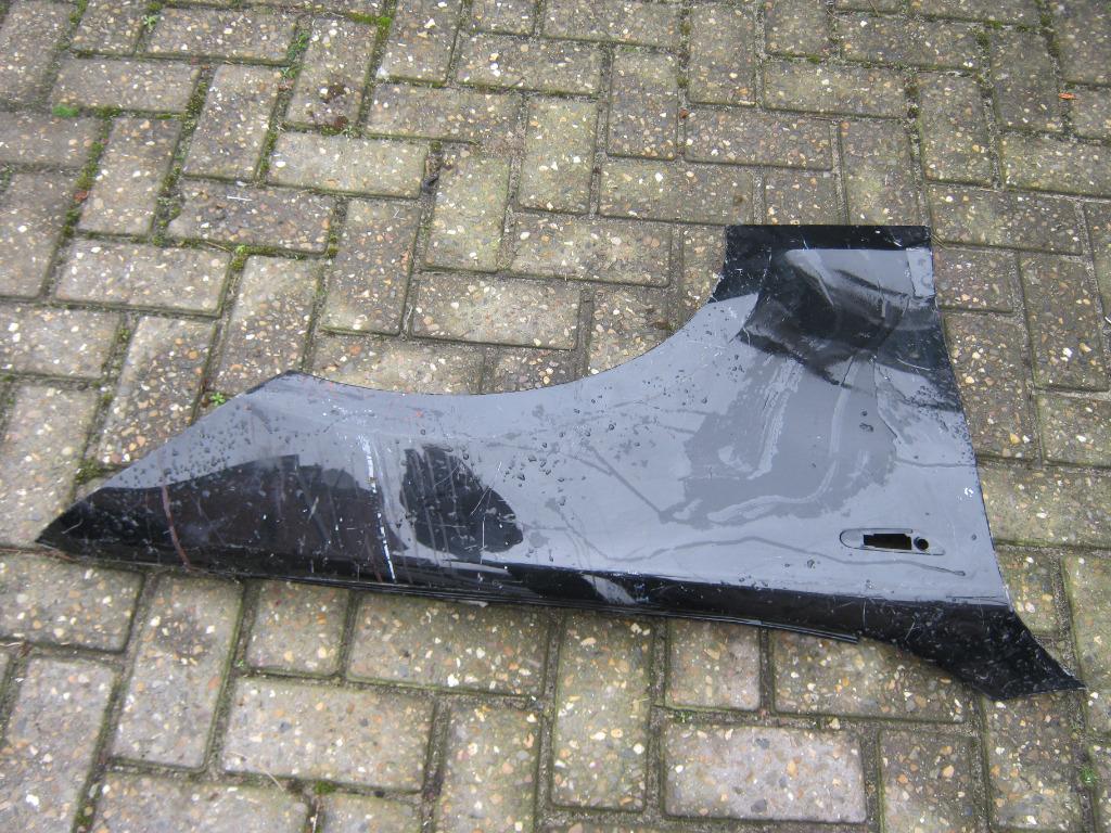 garde-boue pour une BMW E87, il présente plusieurs rayures, Enlèvement ou Envoi, Utilisé, BMW, Garde-boue