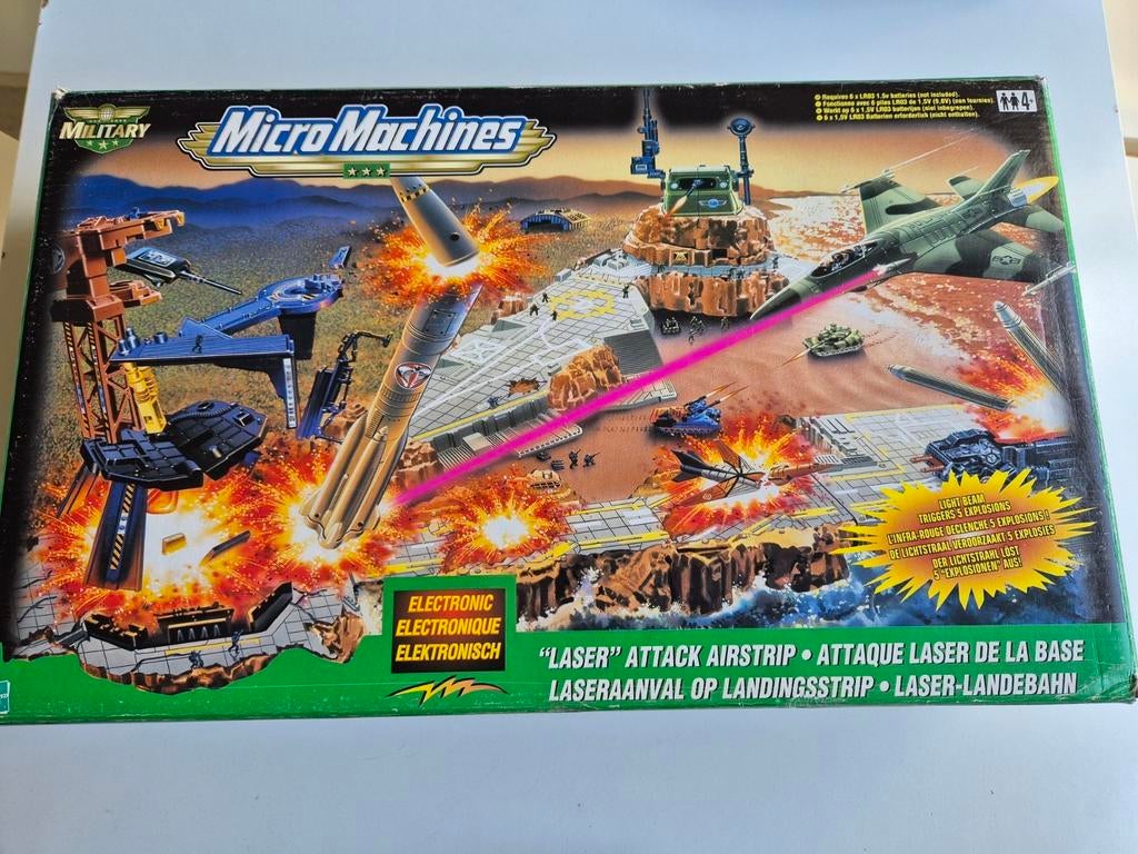 Micro machines set  laser attack airstrip, Ophalen of Verzenden, Zo goed als nieuw