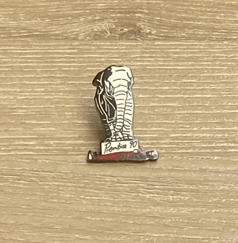 PIN - PRENTICE 90 - LOG LOADER - ELEPHANT - OLIFANT, Verzamelen, Verzenden, Gebruikt, Overige onderwerpen, Speldje of Pin