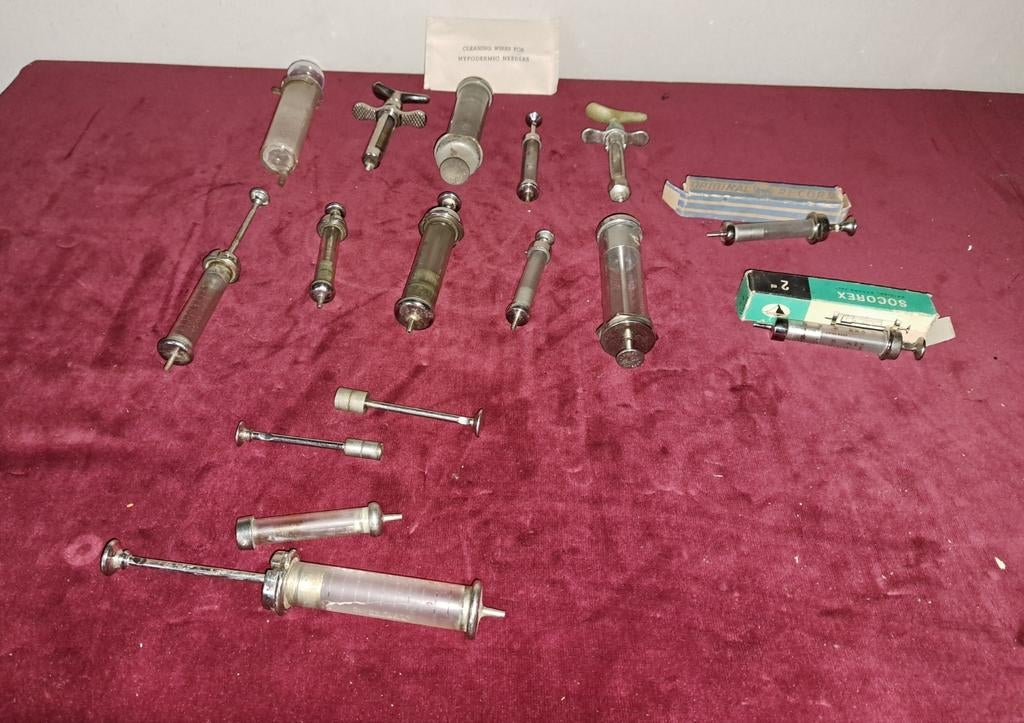 Spuit spuiten injectie spuiten dokters materiaal decoratie, Ophalen of Verzenden