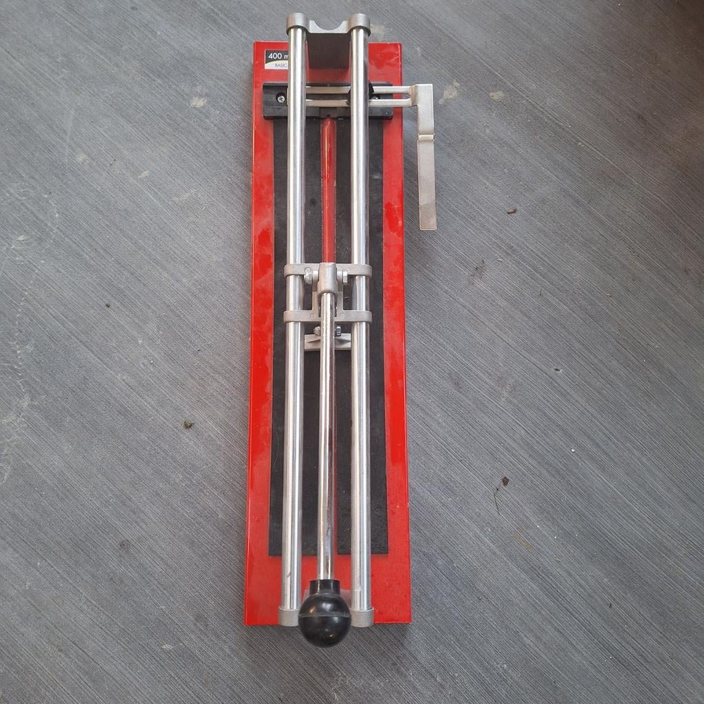 Tegelsnijder, Ophalen of Verzenden, Zo goed als nieuw