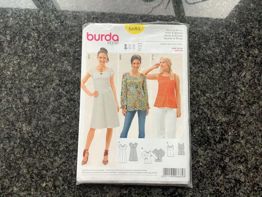 Burda patroon 6685 dames kleed & blouse, Overige typen, Vrouw, Nieuw, Burda