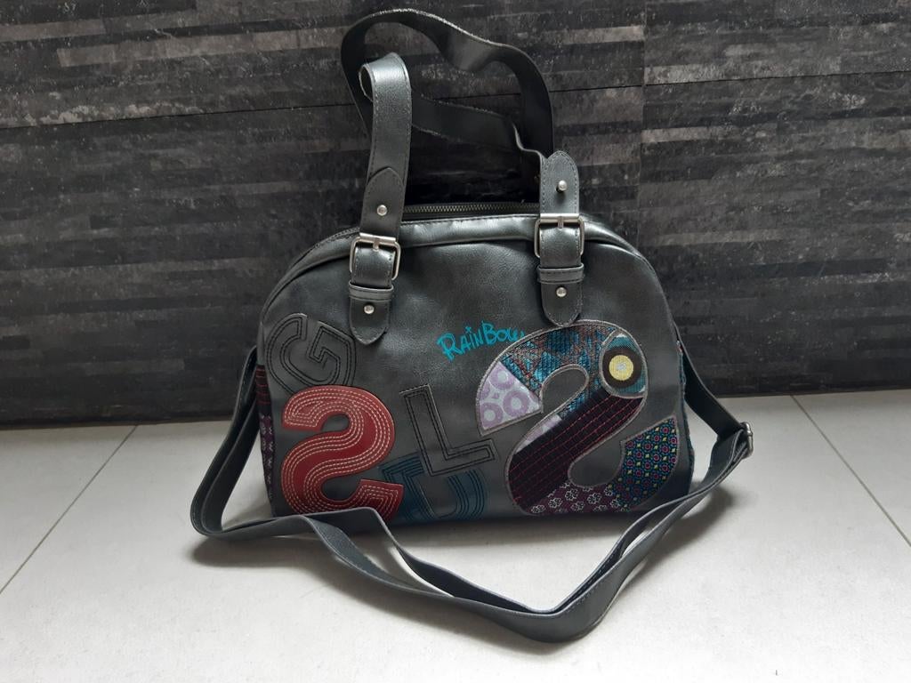 Donkergrijze en bordeauxrode tas van Desigual, Handtassen en Accessoires, Tassen | Damestassen, Ophalen of Verzenden, Gebruikt