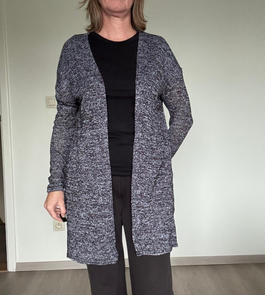 Fijngebreide lange cardigan zwart wit H&M Divided, Kleding | Dames, H&M, Zwart, Ophalen of Verzenden, Zo goed als nieuw
