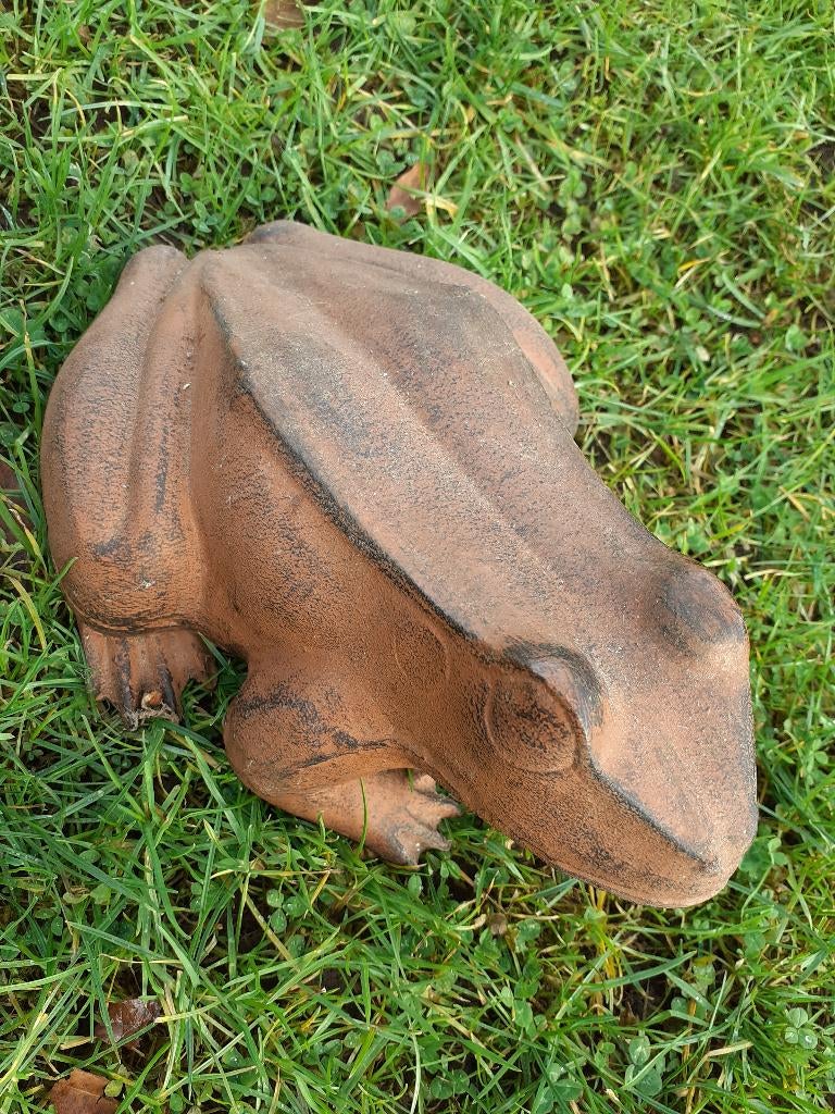 GRANDE GRENOUILLE EN FONTE PATINEE BRUNE, Jardin & Terrasse, Enlèvement ou Envoi, Comme neuf, Autres matériaux, Animal