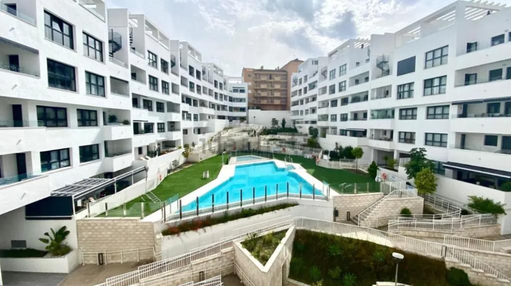Appartement in nieuwbouwurbanisatie Estepona Centrum Spanje, Dorp, 2 kamers, Verkoop zonder makelaar, 98 m²