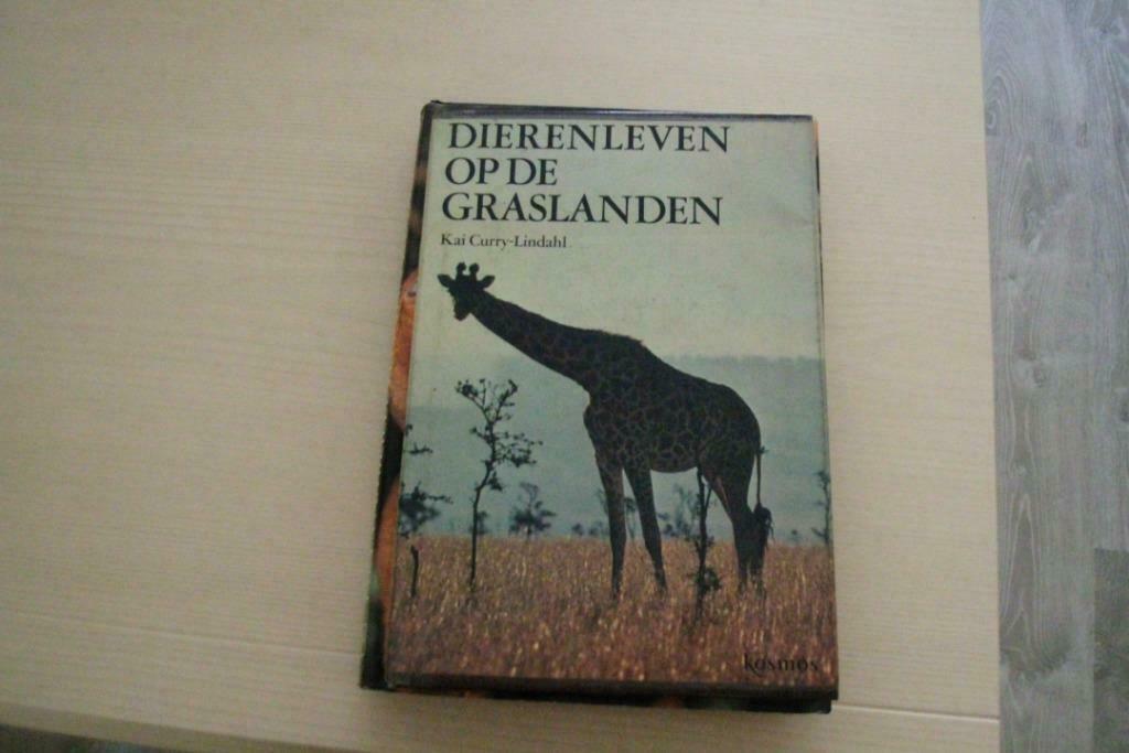 dierenleven op de graslanden, Ophalen of Verzenden, Gelezen