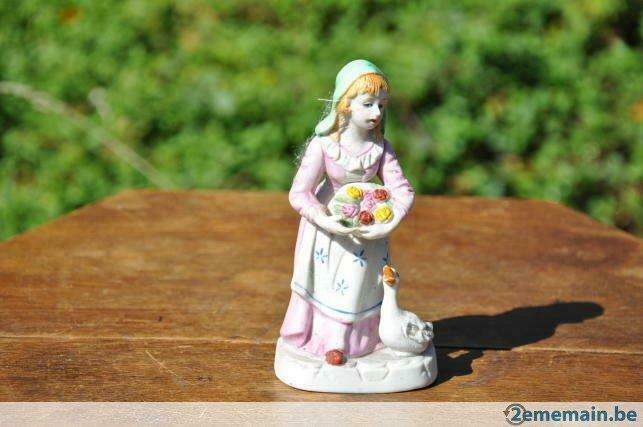 statuette biscuit fillette panier fleur et oies, Antiquités & Art, Enlèvement ou Envoi