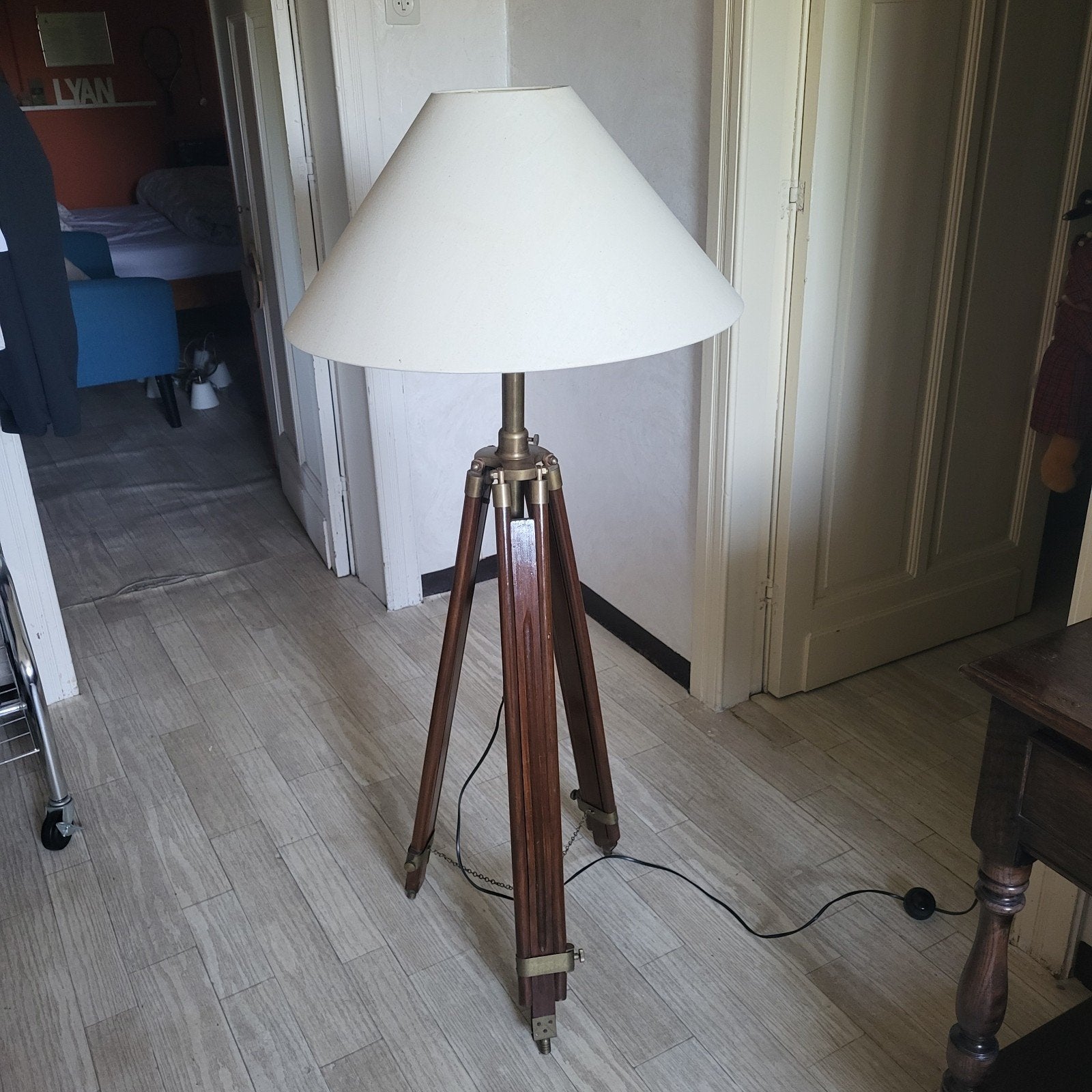Prachtige Houten Tripod Vloerlamp, Maison & Meubles, Lampes | Lampadaires, Bois, Enlèvement