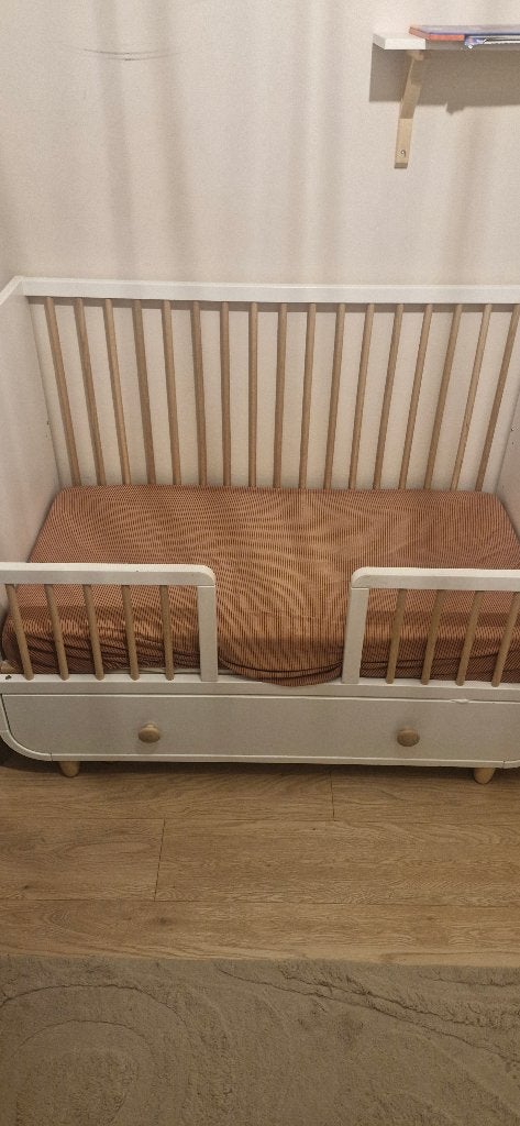 IKEA MYLLRA – Babybedje met matras, Kinderen en Baby's, Ophalen, Gebruikt, 140 tot 160 cm, Matras