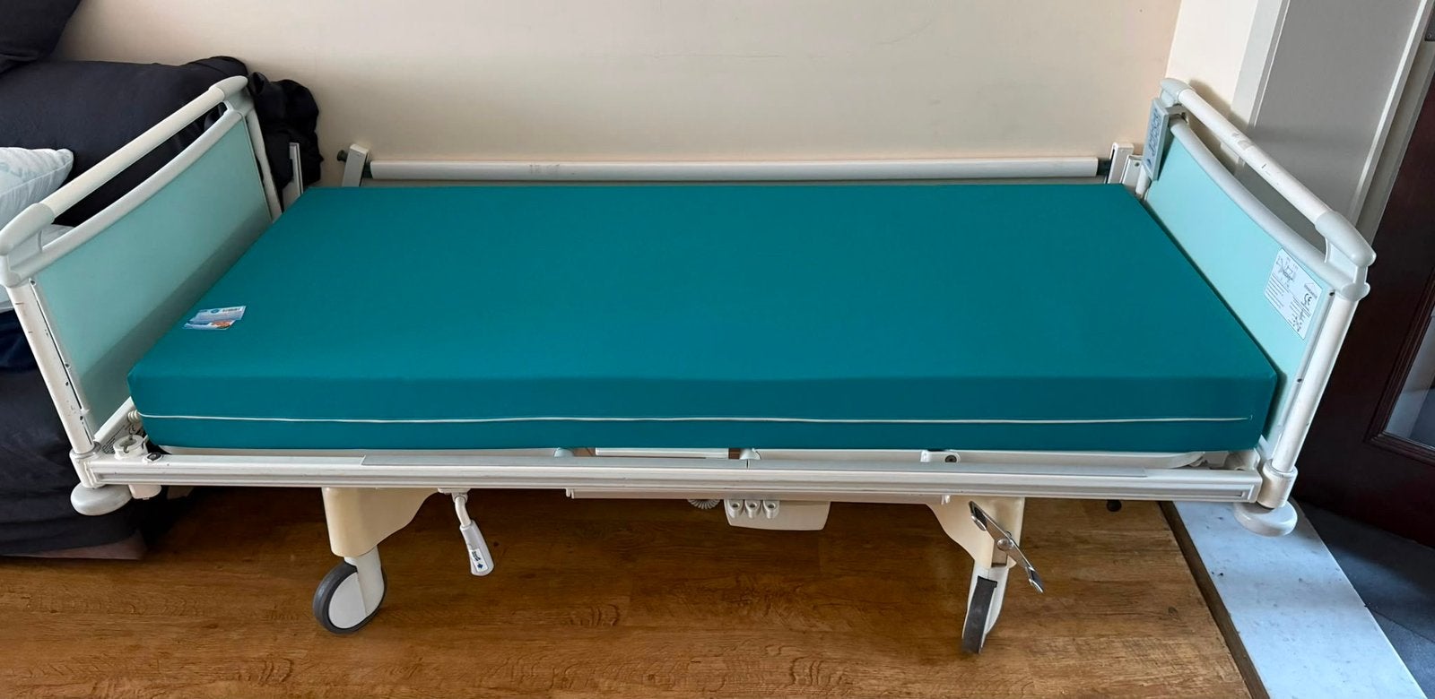 Ziekenhuisbed met matras, merk stiegelmeyer, Huis en Inrichting, Slaapkamer | Slaapbanken, Ophalen, 90 cm, Eenpersoons, Wit