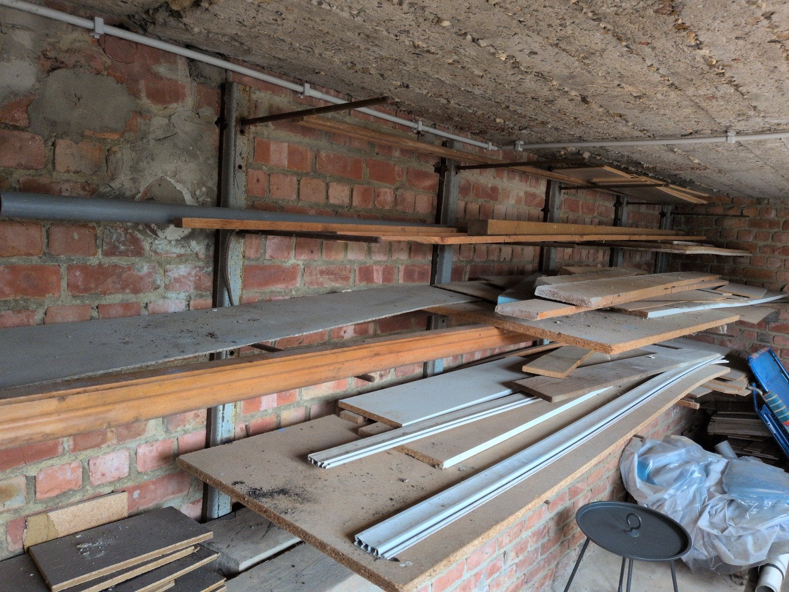 Gratis af te halen: houten planken, balken, plaatmateriaal +, Doe-het-zelf en Bouw, Hout en Planken, Ophalen, Plank