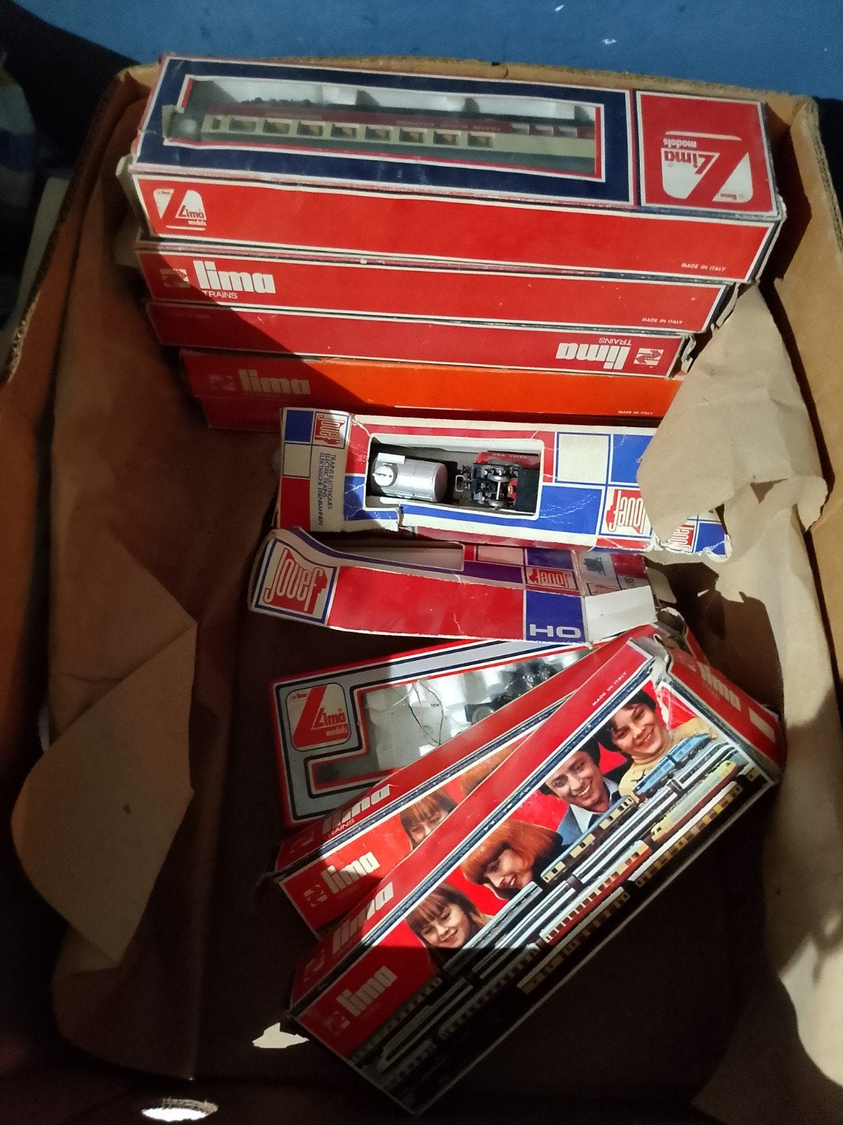 plusieurs pièces de train, Enlèvement