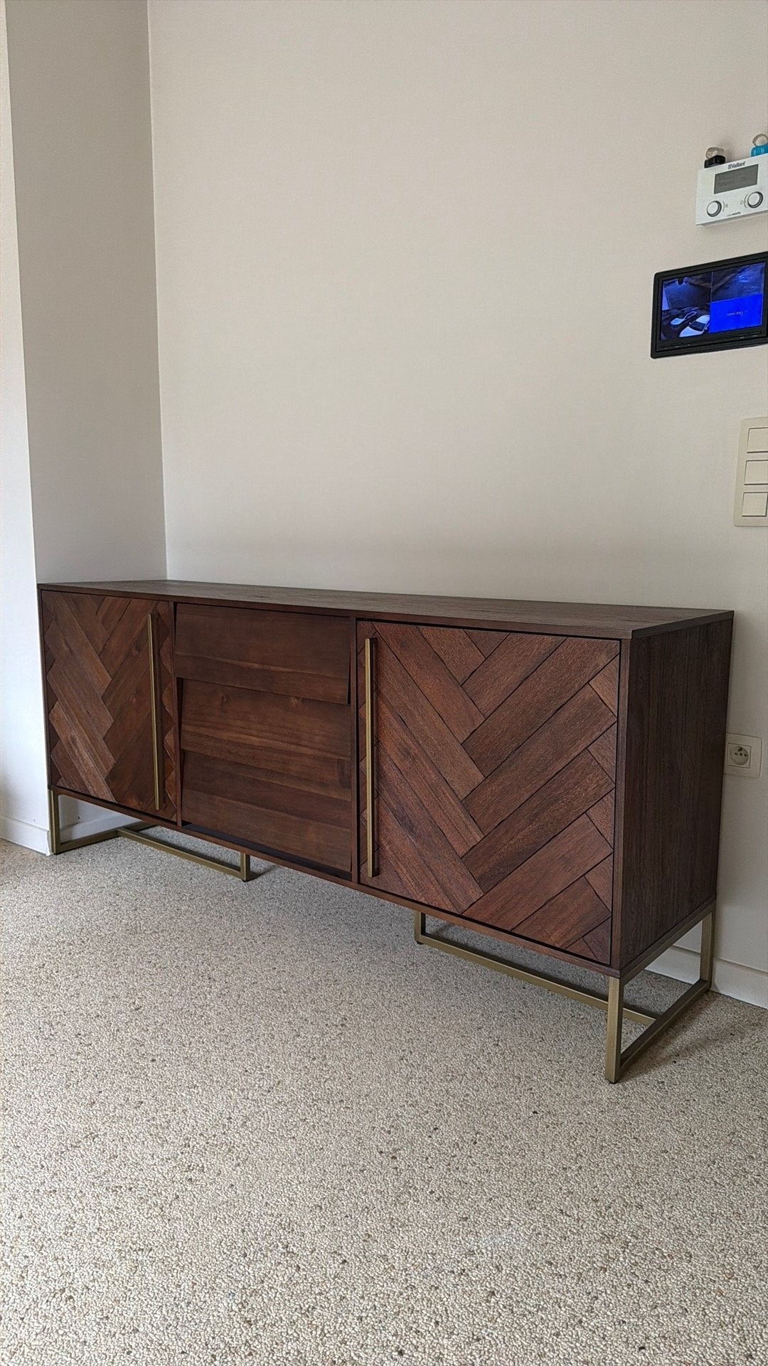 Dutchbone houten dressoir & tv-kast, tafel – visgraat & goud, Ophalen, Zo goed als nieuw