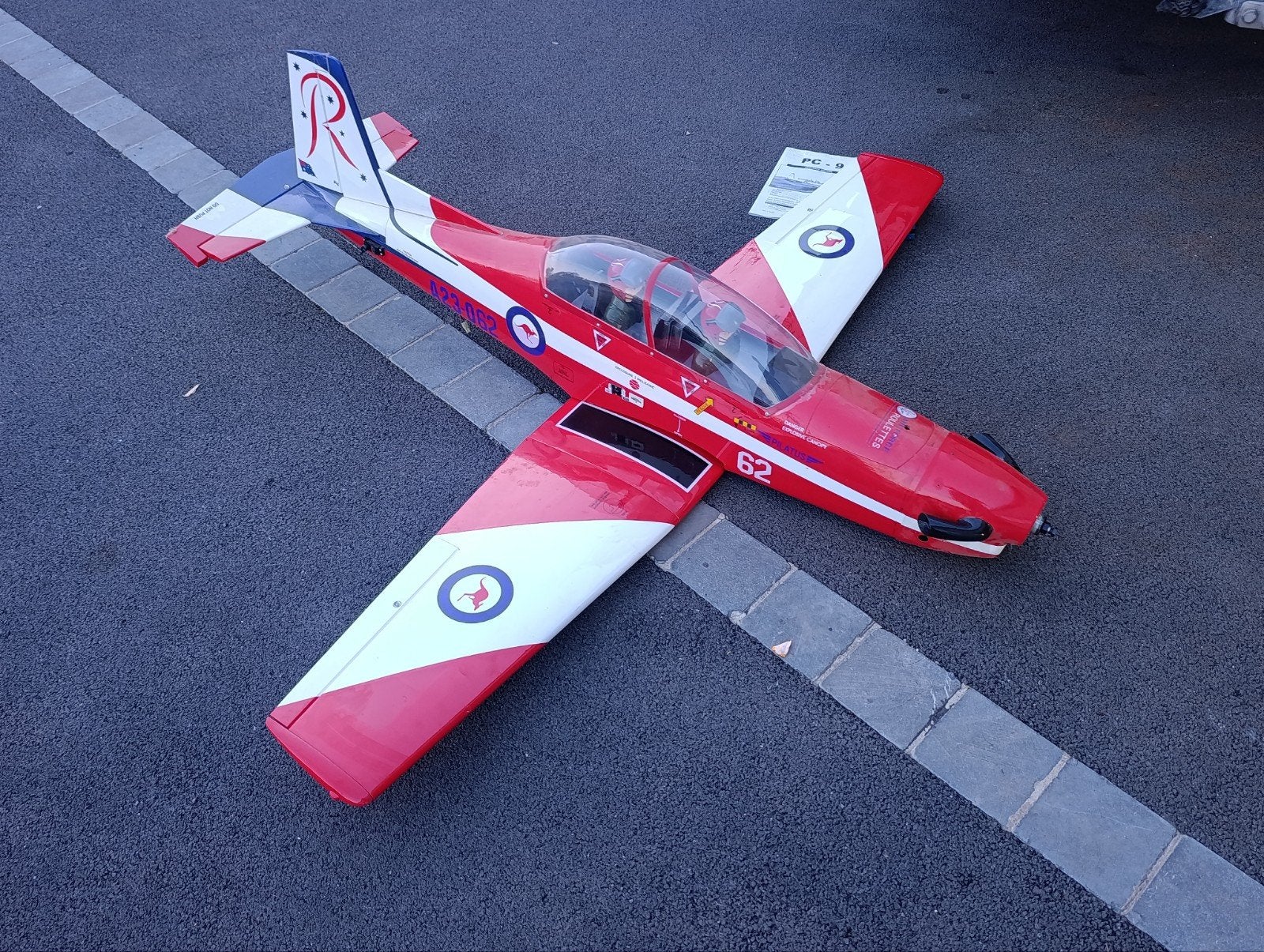 avion pilatus pc9 1m80, Hobby & Loisirs créatifs, Enlèvement
