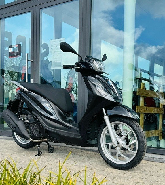 Piaggio MEDLEY 125 cc NOIR 2026 NOUVEAU 0 km, Motos, ABS, Scooter, Entreprise, Permis Moto A1 minimum