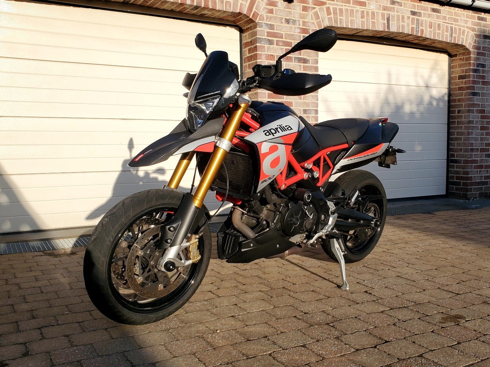Aprilia Dorsoduro 900, Motoren, 2 cilinders, Occasion, Motorrijbewijs A, 900 cc