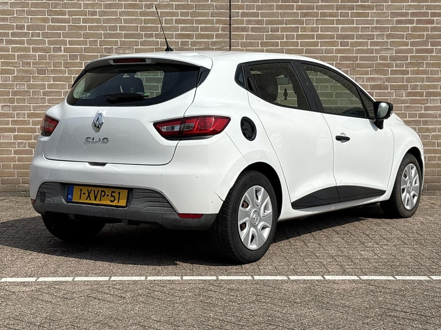 Renault Clio 1.5 dCi ECO Authentique | € 2.850,- NETTO! | Cr, Auto's, Renault, Zwart, Start-stop-systeem, Wit, Bedrijf