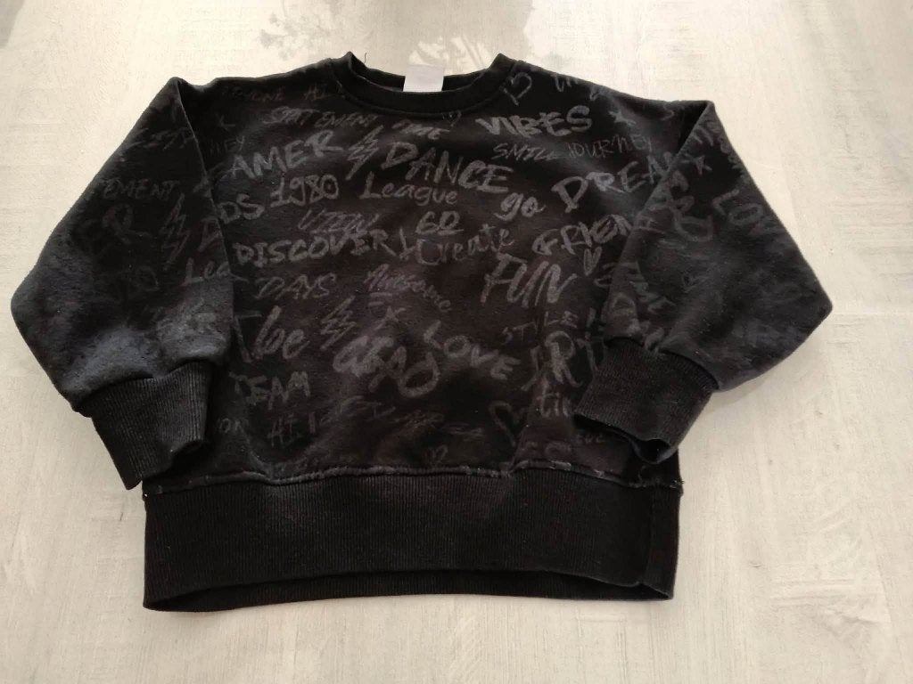 pull gris noir Zara taille 110 - 116, Enfants & Bébés, Vêtements enfant | Taille 110, Garçon, Enlèvement ou Envoi, Pull ou Veste