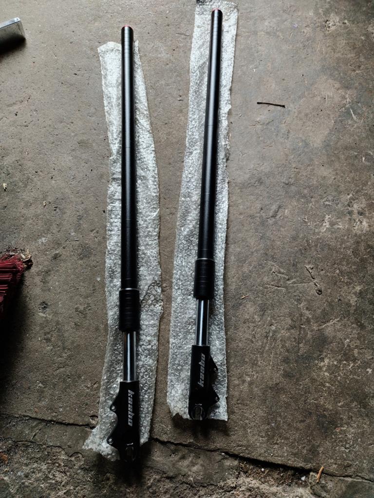 Vends paire de fourche avant kaabo wolf king gt 140€ FIXE, Fietsen en Brommers, Steps, Ophalen