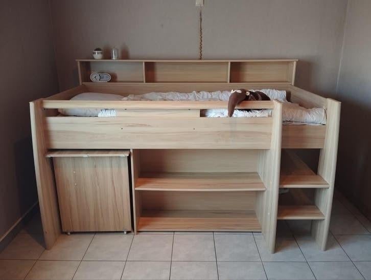 Hoogslaper met Buro op wielen, Ophalen, Matras