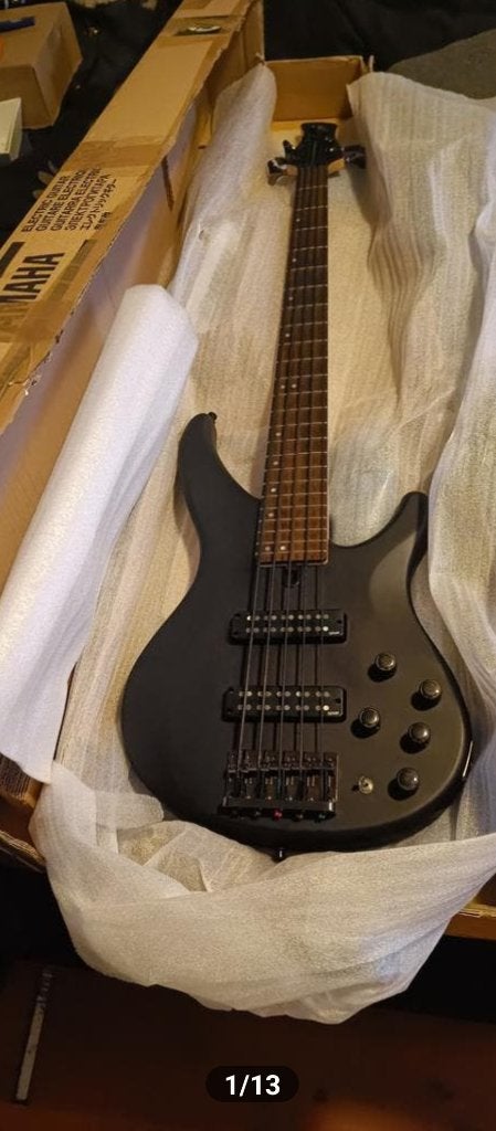 Yamaha TRBX505 TLB nieuwstaat ongebruikt, Muziek en Instrumenten, Snaarinstrumenten | Gitaren | Bas, Ophalen of Verzenden, Nieuw