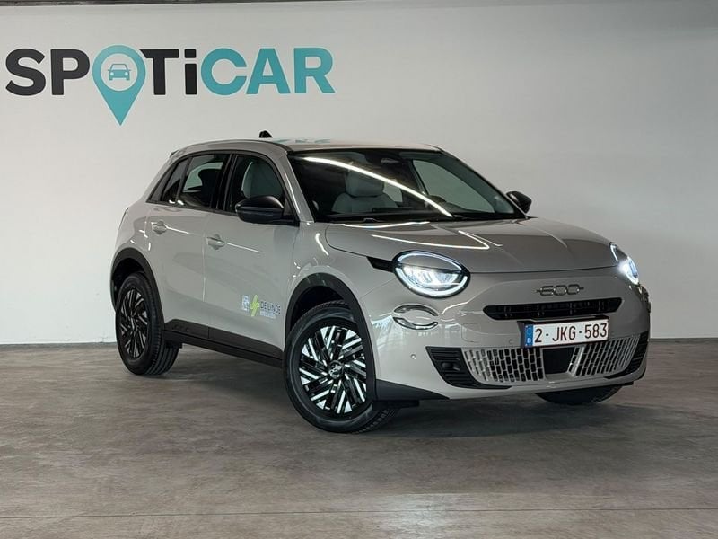 Fiat 600 1.2 Hybrid 110cv DCT Business Edition, Auto's, Stof, Gebruikt, 1199 cc, 109 g/km