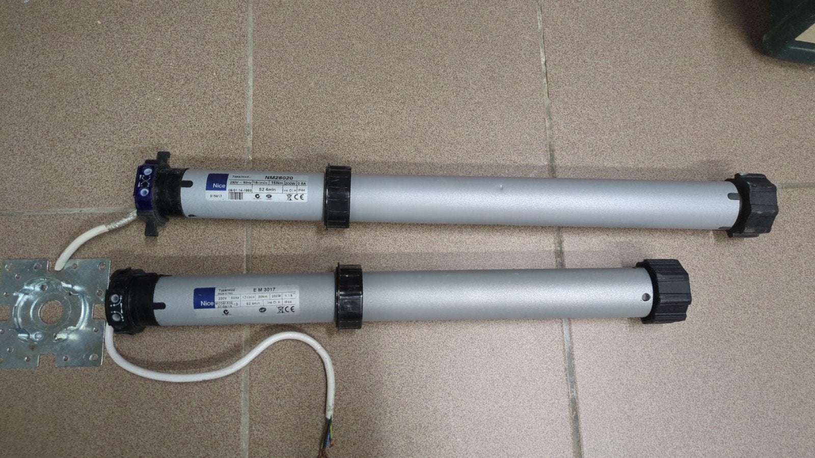 Set van 2 Nice rolluikmotoren / buismotoren (15 Nm & 30 Nm), Doe-het-zelf en Bouw, Ophalen of Verzenden, Gebruikt, Minder dan 100 cm