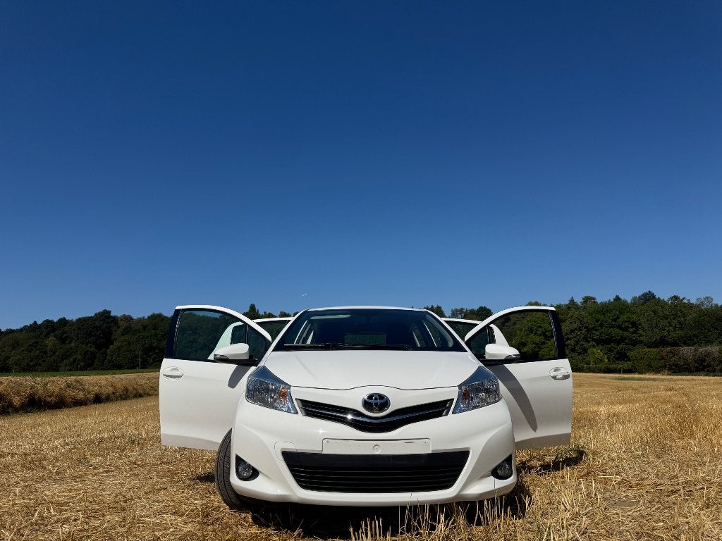Toyota Yaris 1.3 essence VVTi, Autos, Euro 5, Achat, Noir, 5 portes