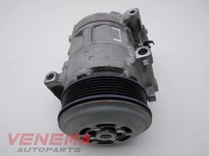 Pompe clim d'un Peugeot 208, -, 3 mois de garantie, Utilisé, -