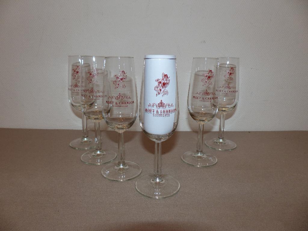 Set van 6 Champagne glazen Moët & Chandon, Ophalen of Verzenden, Zo goed als nieuw