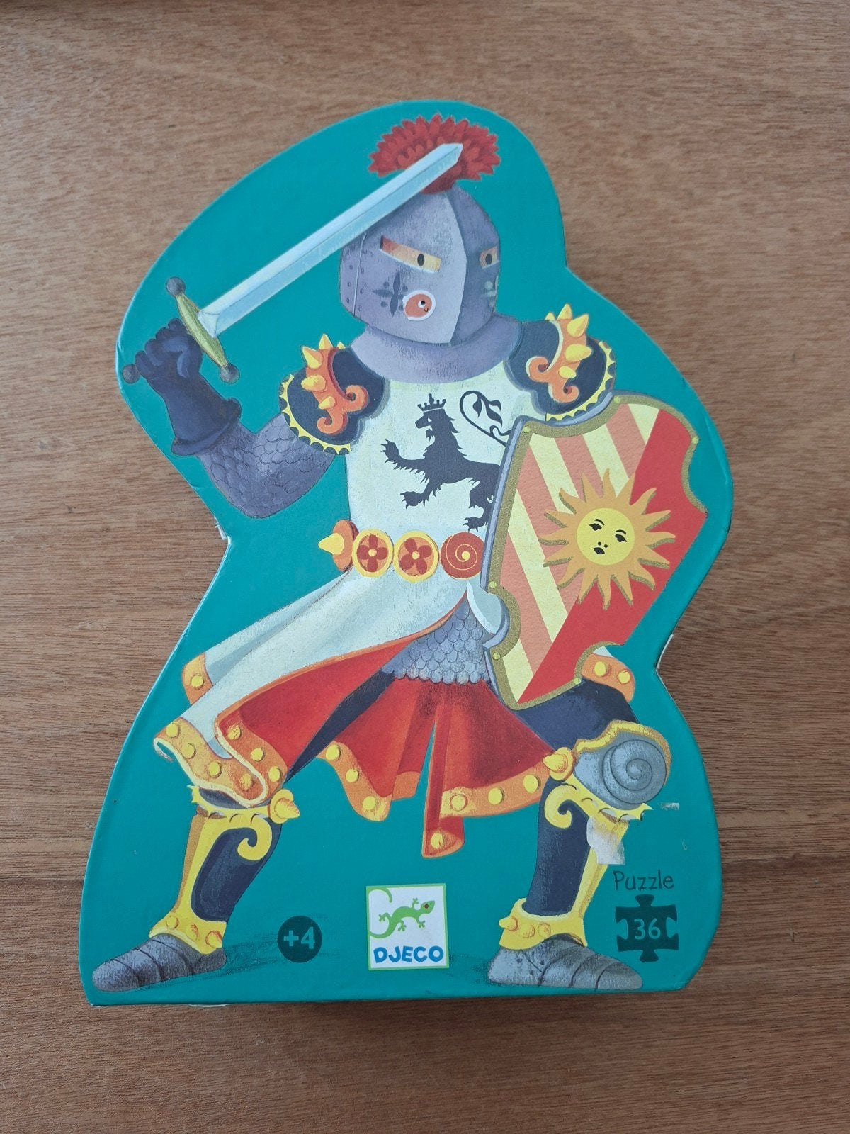 DJECO - puzzel ridder - 36 stukken - vanaf 4 jaar, Enlèvement ou Envoi, 10 à 50 pièces, Utilisé, 4 à 6 ans