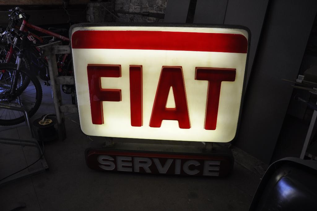 GROOT VERLICHT BORD FIAT SERVICE SIXTIES, Auto's, Particulier, Te koop, Overige modellen