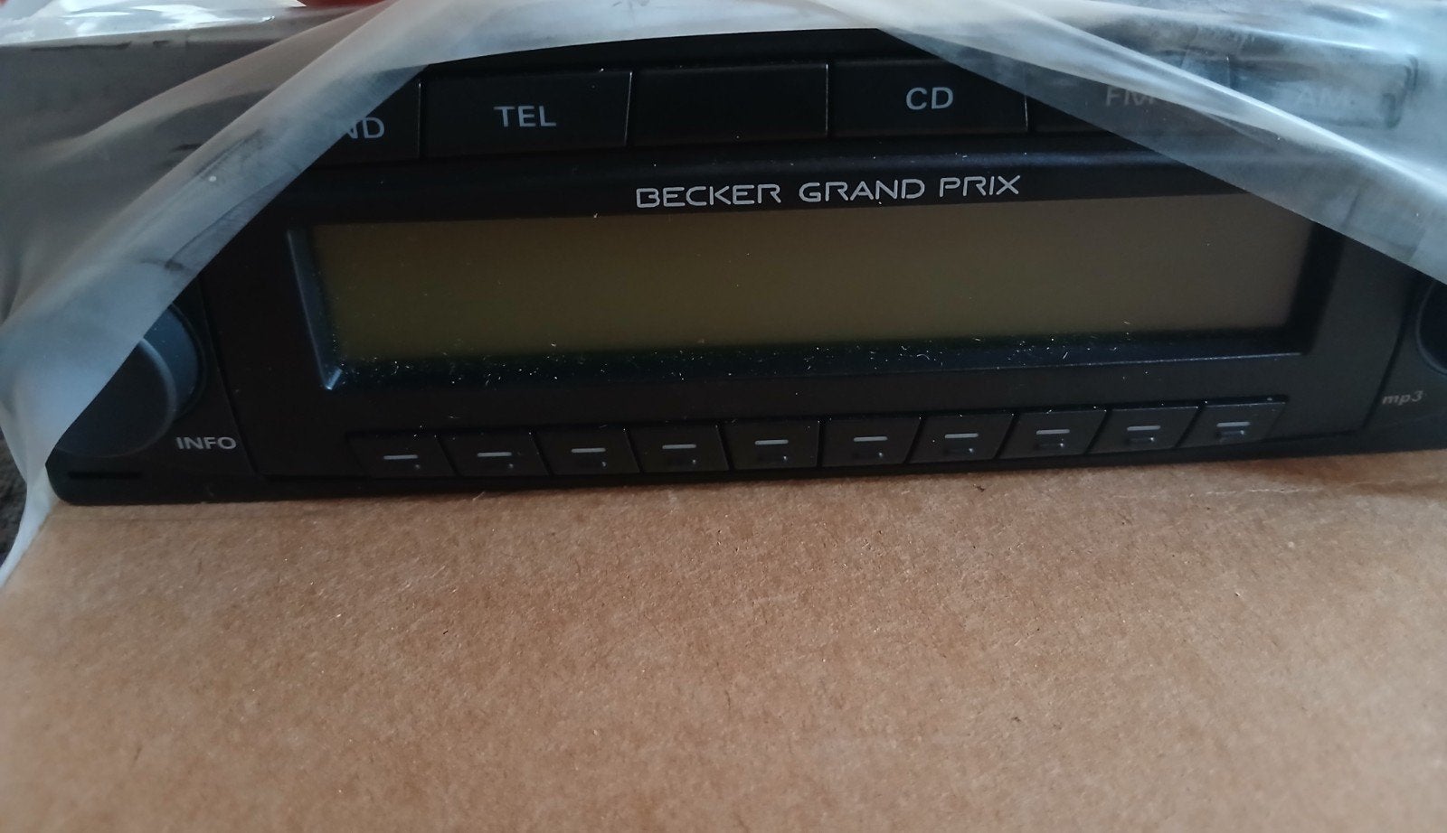 Becker Grand Prix, Enlèvement ou Envoi